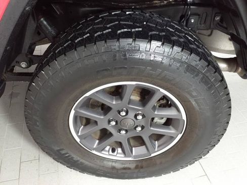 Used 2020 Jeep Gladiator Overland AWD/4WD image 19