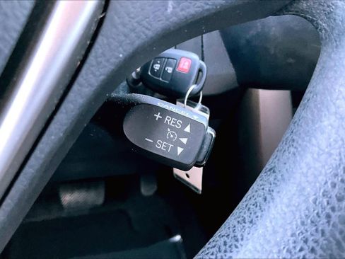 Used 2016 Toyota RAV4 LE FWD image 34