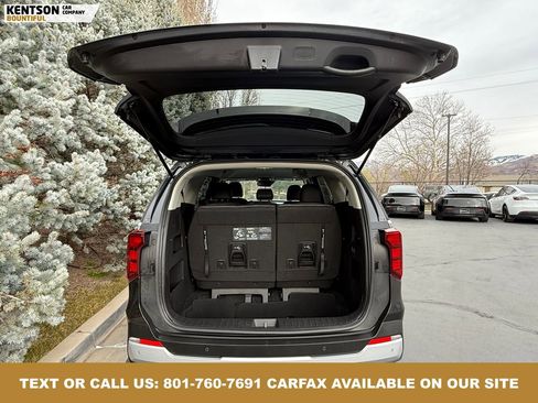 Used 2025 Kia Carnival image 36