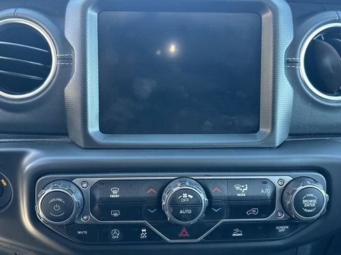 Used 2023 Jeep Wrangler Sahara image 29