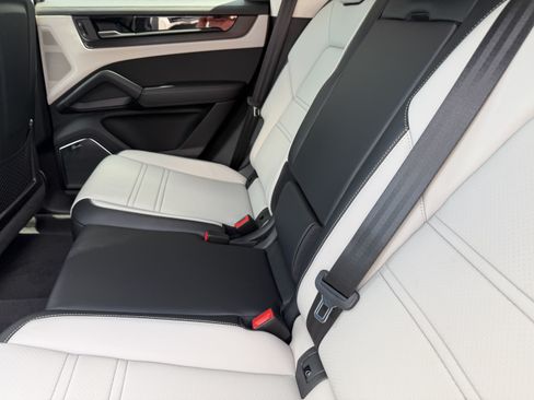 New 2026 Porsche Cayenne GTS AWD/4WD image 20