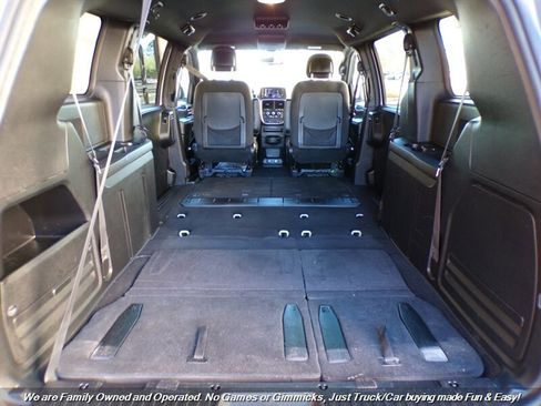Used 2018 Dodge Grand Caravan SE image 11