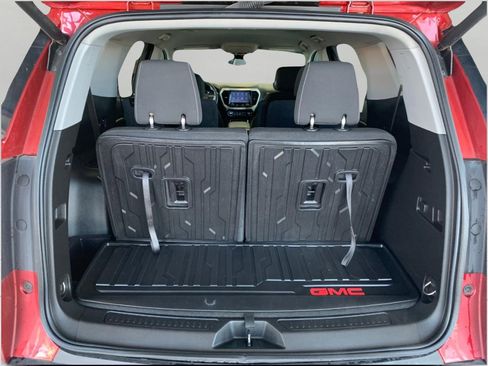 Used 2023 GMC Acadia SLE w/ Driver Convenience Package image 12