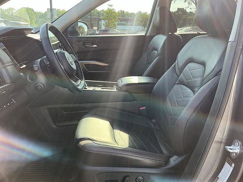 Certified 2025 Nissan Pathfinder Platinum w/ Cargo Package FWD image 12
