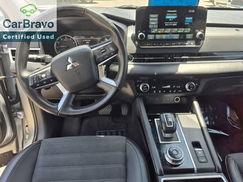 Used 2024 Mitsubishi Outlander SE Black Edition FWD image 10