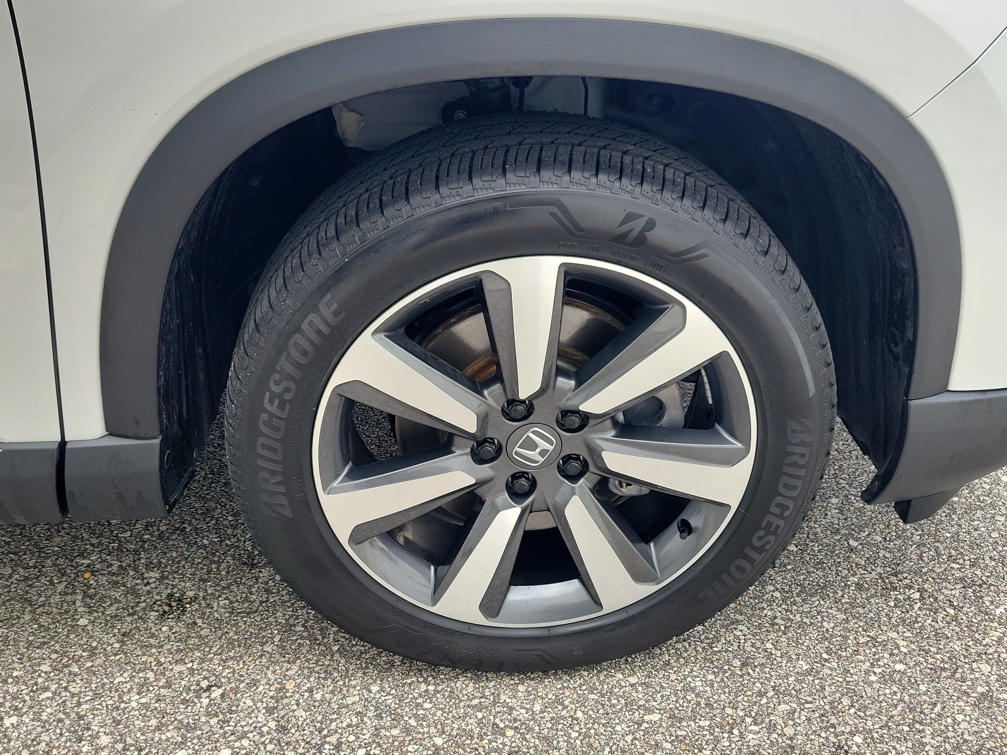 Used 2025 Honda Pilot Touring image 13