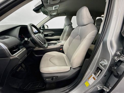 Used 2026 Toyota Grand Highlander AWD image 13