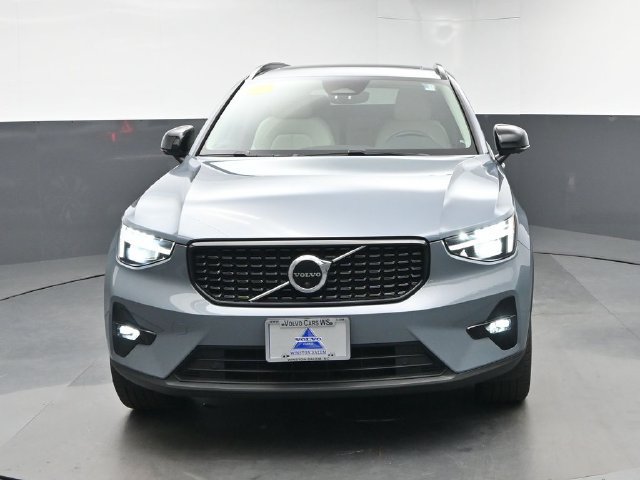 Used 2023 Volvo XC40 B5 Ultimate w/ Climate Package AWD/4WD image 2