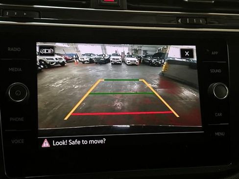 Used 2021 Volkswagen Tiguan SE image 25