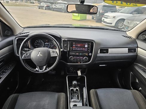 Used 2018 Mitsubishi Outlander SE image 7