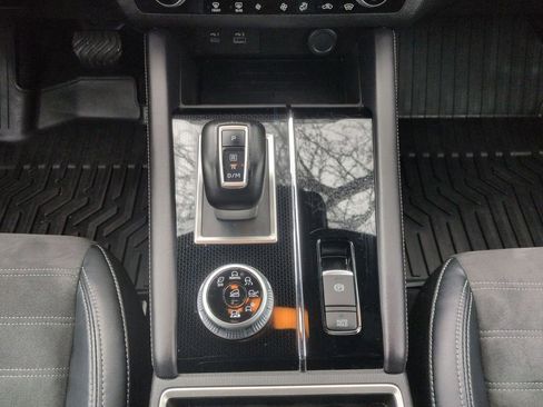 Used 2023 Mitsubishi Outlander SE Black Edition AWD/4WD image 13