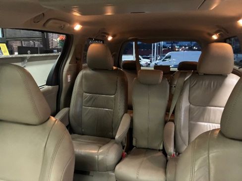 Used 2018 Toyota Sienna XLE Premium image 28
