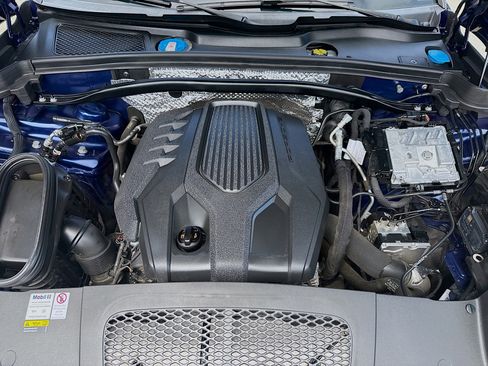 Used 2022 Porsche Macan w/ Premium Package Plus image 36