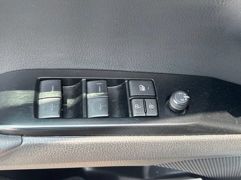 Used 2025 Toyota Camry SE FWD image 8