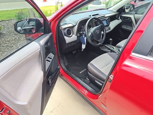 Used 2013 Toyota RAV4 XLE FWD image 6