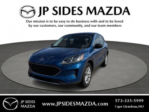 Used 2022 Ford Escape SE w/ Cold Weather Package image 1