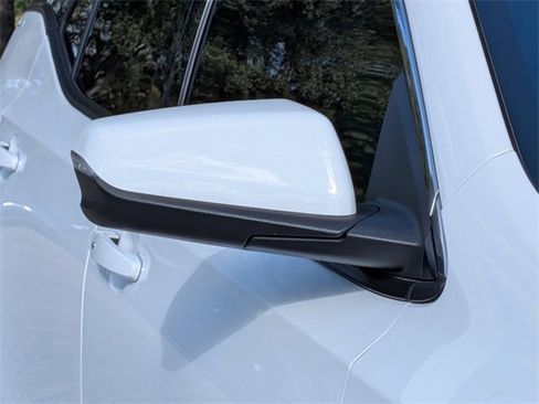 Used 2024 GMC Terrain SLT image 10