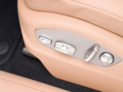 Certified 2026 Porsche Macan AWD/4WD image 14