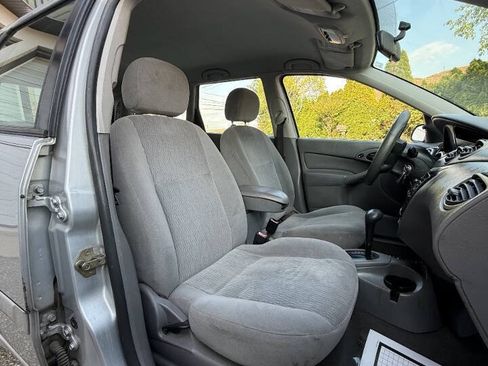 Used 2001 Ford Focus SE FWD image 17