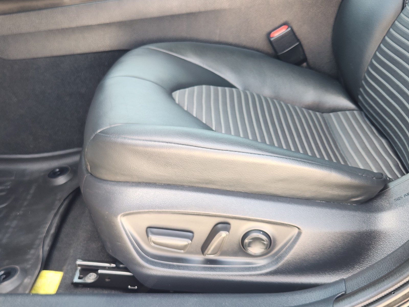 Used 2023 Toyota Camry SE w/ Cold Weather Package FWD image 27
