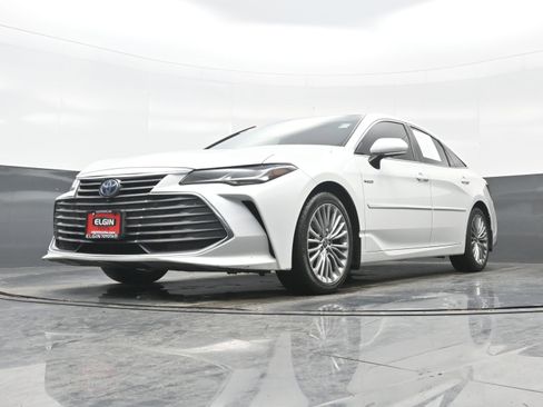 Used 2021 Toyota Avalon Limited image 30