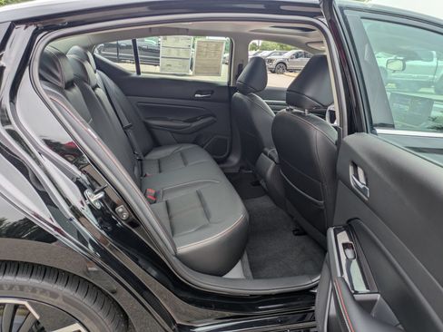 Used 2024 Nissan Altima 2.5 SR w/ SR Premium Package FWD image 36
