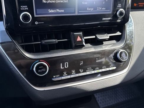 Used 2022 Toyota Corolla LE image 12