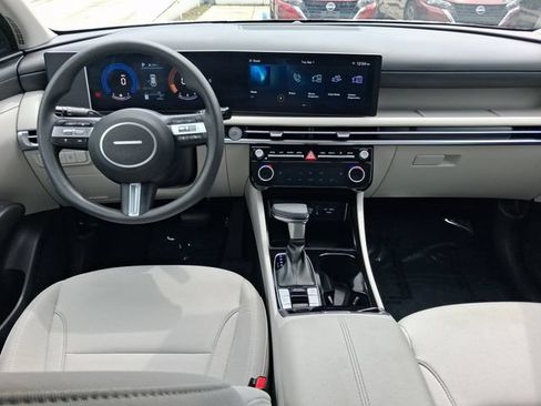 Used 2025 Hyundai Tucson SEL FWD image 7