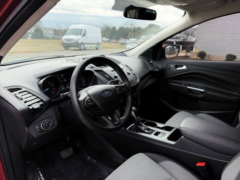 Used 2018 Ford Escape SE image 15