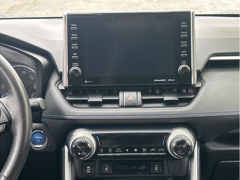 Used 2022 Toyota RAV4 SE image 16
