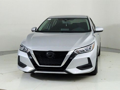 Used 2022 Nissan Sentra SV image 2