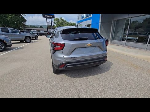 New 2026 Chevrolet Trax LS w/ Driver Confidence Package FWD image 7