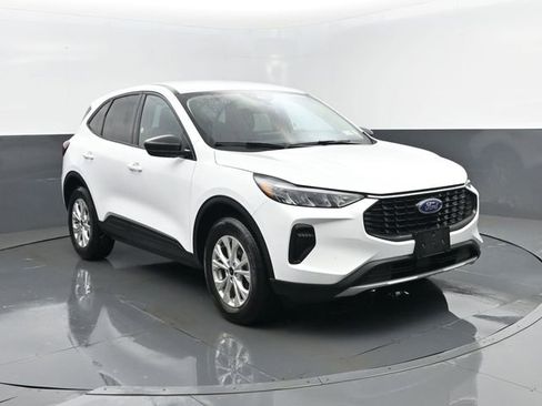 Used 2025 Ford Escape Active AWD/4WD image 3