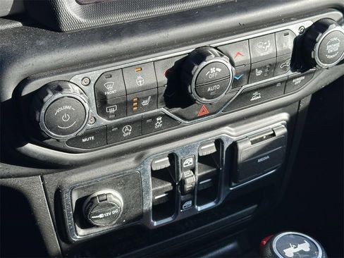 Used 2022 Jeep Wrangler Unlimited Sport image 32
