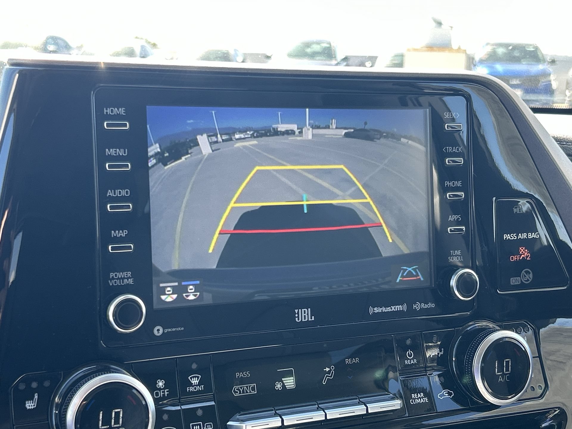 Used 2020 Toyota Highlander Limited FWD image 25