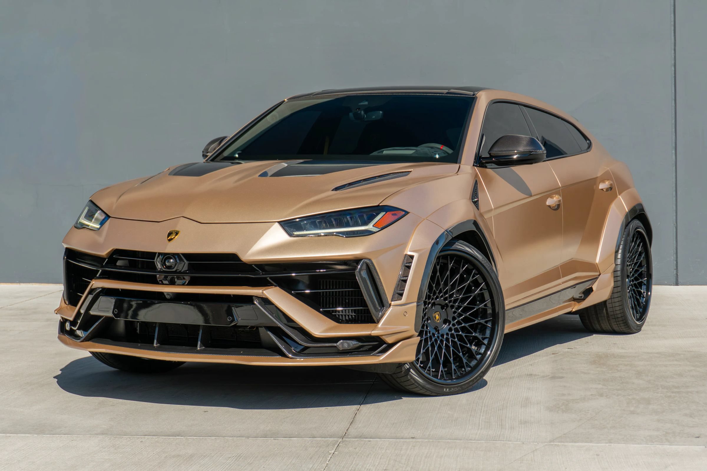 Used 2023 Lamborghini Urus Performante AWD/4WD image 3