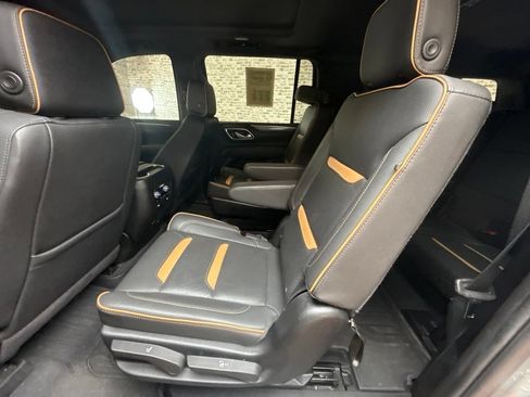Used 2024 GMC Yukon XL AT4 w/ Technology Package AWD/4WD image 15