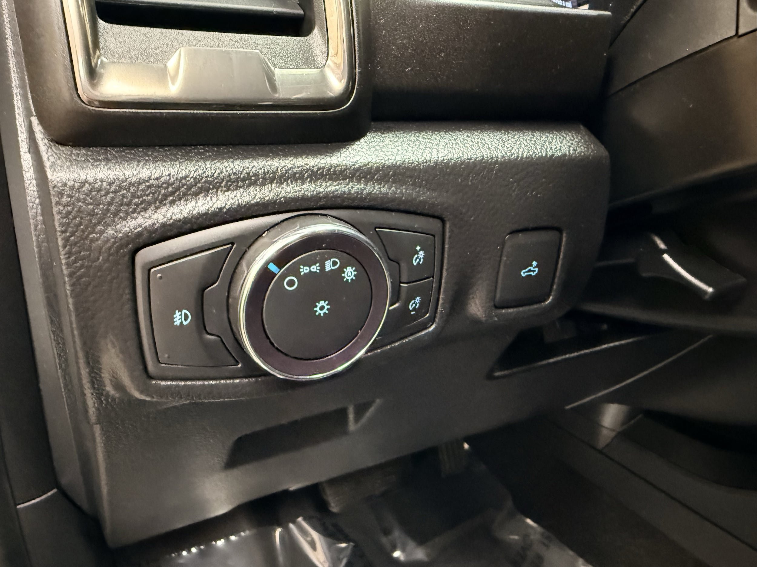 Used 2022 Ford Ranger XLT w/ Equipment Group 301A Mid AWD/4WD image 28