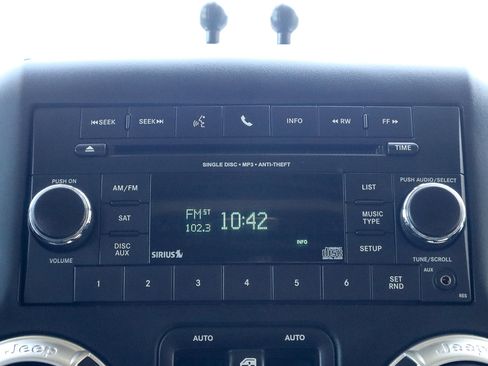 Used 2017 Jeep Wrangler Unlimited Sahara w/ Connectivity Group image 12