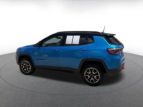 Used 2025 Jeep Compass Trailhawk AWD/4WD image 9