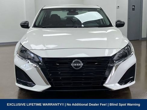 Used 2025 Nissan Altima 2.5 SV FWD image 2