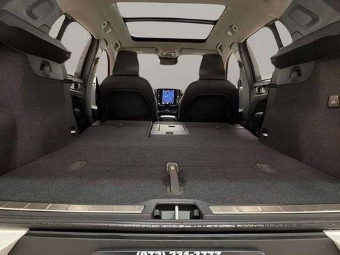 Used 2025 Volvo XC40 B5 Plus image 92