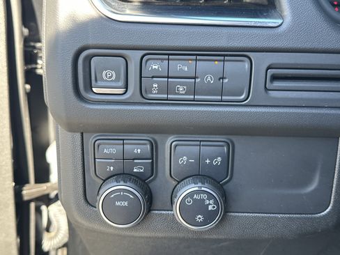 Used 2024 Chevrolet Suburban RST w/ Luxury Package AWD/4WD image 23