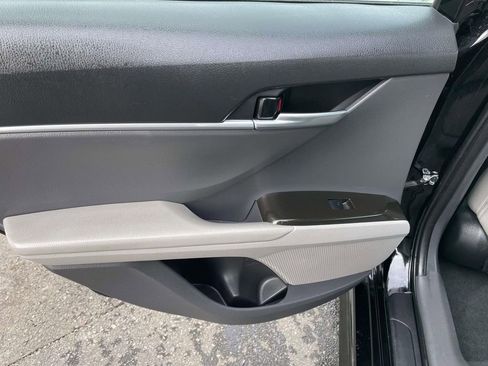 Used 2023 Toyota Camry SE image 21