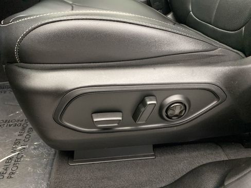 Used 2023 Jeep Grand Cherokee 30th Anniversary AWD/4WD image 13