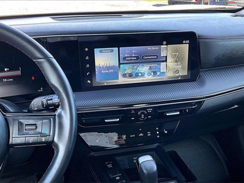 Used 2025 Nissan Kicks SR w/ SR Premium Package image 16