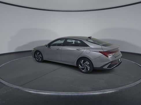 Used 2025 Hyundai Elantra SEL FWD image 12