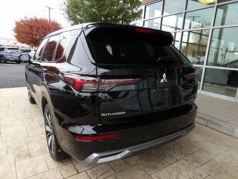 New 2025 Mitsubishi Outlander SE image 5