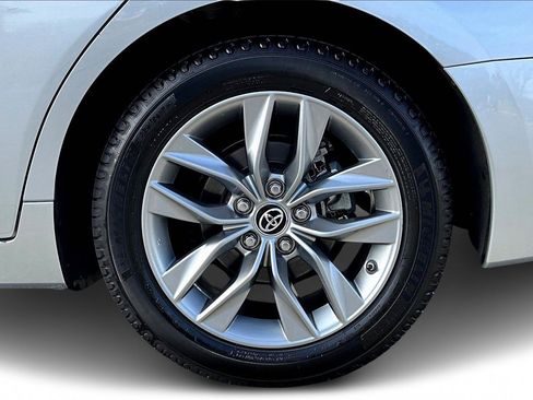 Used 2019 Toyota Avalon XLE image 33