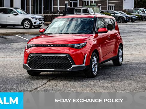 Used 2025 Kia Soul LX w/ LX Technology Package FWD image 4